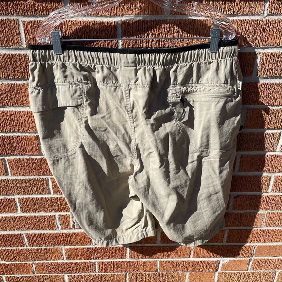 The North Face Shorts Mens Large Beige 10” Nylon Stow Pocket Hiking Fishing Camp - Picture 2 of 11